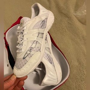 New cheer shoes
